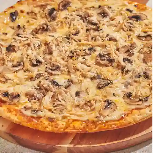 Pizza Pollo y Champiñones