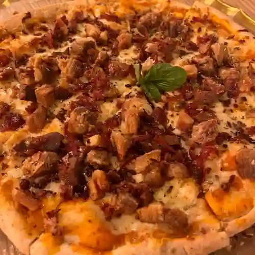 Pizza Tocineta Dulce y Chicharron