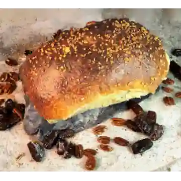 Pan Molde de Almendras y Dátiles