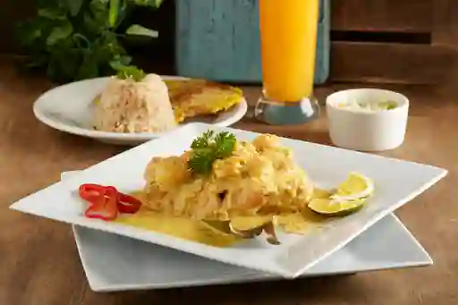 Salmón en Salsa de Camarones