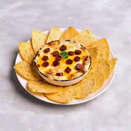 Queso fundido con chorizo
