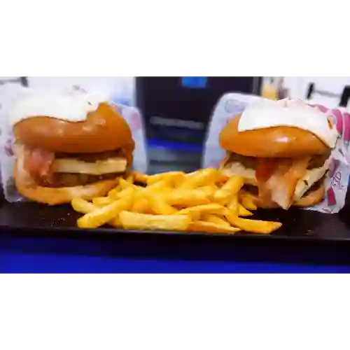 Maxcombo Cheese + Papas + Bebida X2