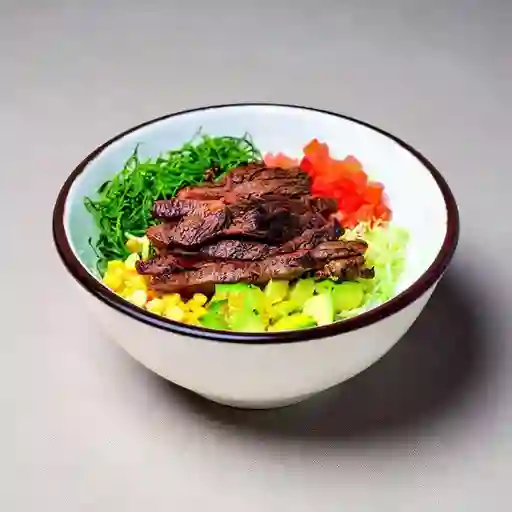 Ensalada casera con lomo de res