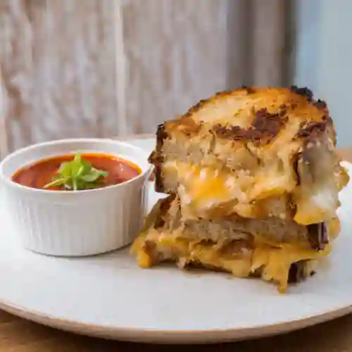 Grilled Cheese Sándwich