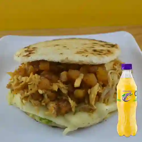 Combo Arepa de Pollo c/ Maduro +Quatro Orig 400ML