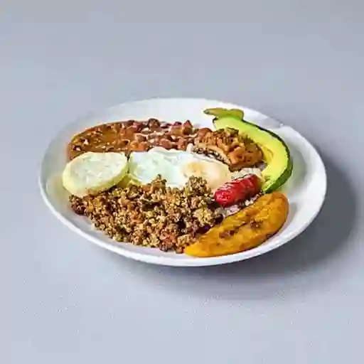 SuperCombo Bandeja Paisa + Bebida