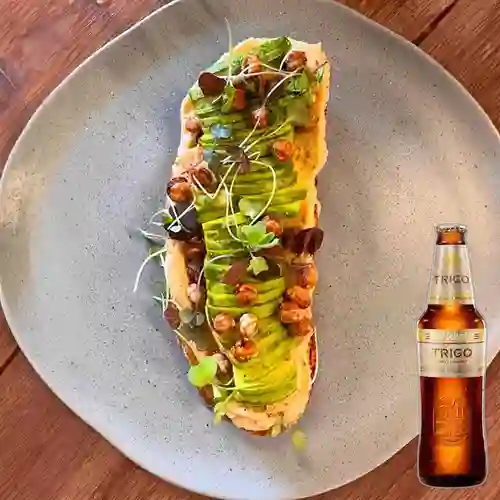 Combo Avo Toast + Club Colombia Trigo 330 ml