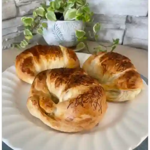 Croissant Queso