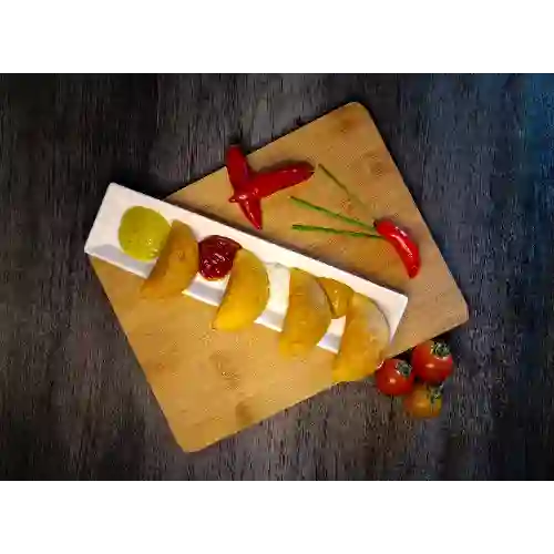 Combo Caja X 25 Empanadas Cocteleras