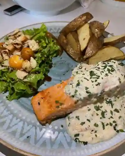 Salmon en Crema y Camarones