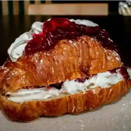 Croissant de Frutos Rojos