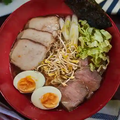 Sopa Ramen de Carne y Cerdo