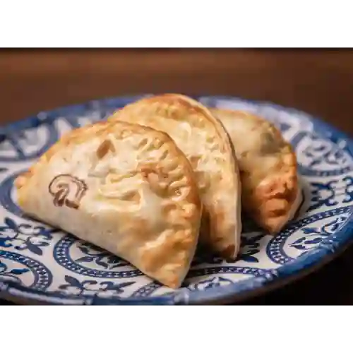 Empanada de Pollo y Queso