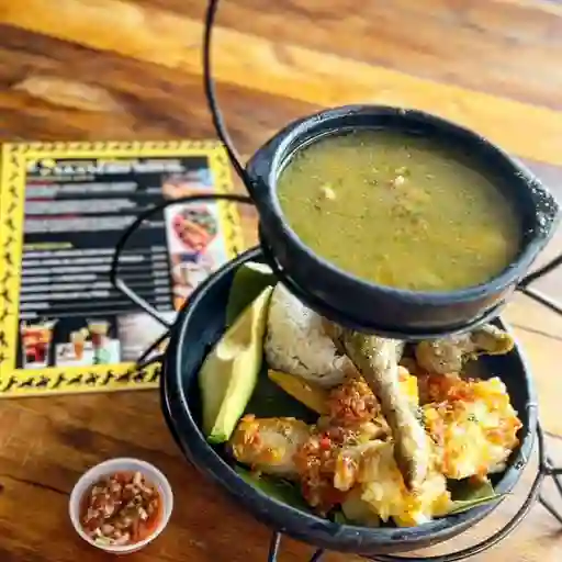 Sancocho de gallina en leña