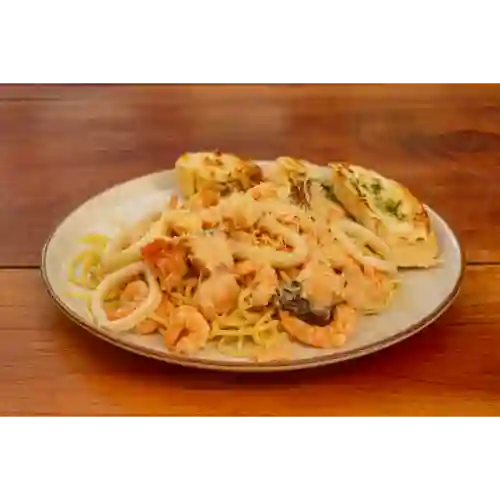 Pastas con Salmón y Mariscos