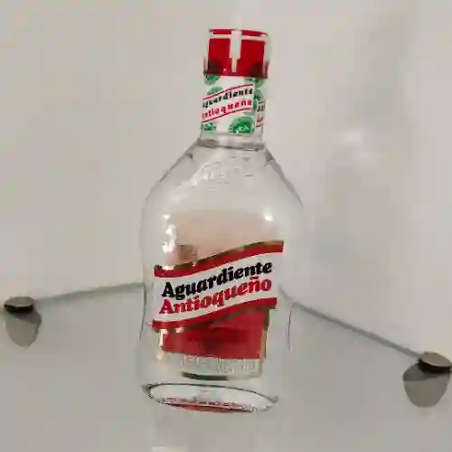 Aguardiente Antioqueño Tapa Roja Media