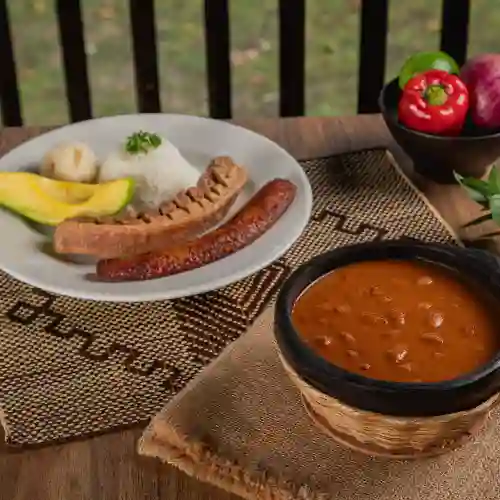 Fríjoles con Chicharrón