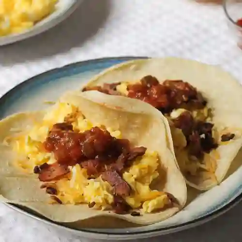 Tacos de Desayuno Tocineta y Chorizo