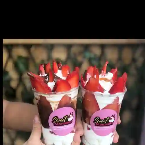 2 Fresas con Crema 16 Onzas