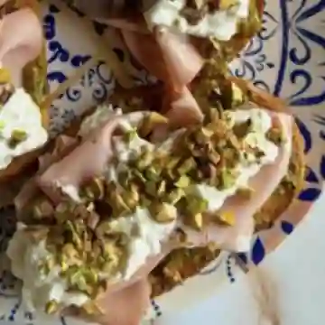 Bruschetta de Mortadella & Pistacho