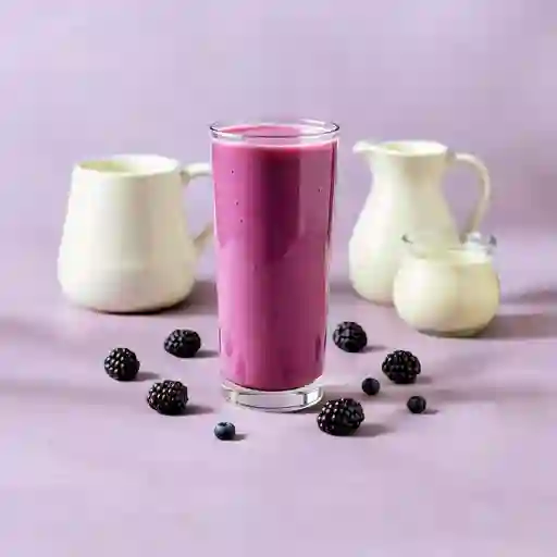 Jugo Natural de Mora en Leche