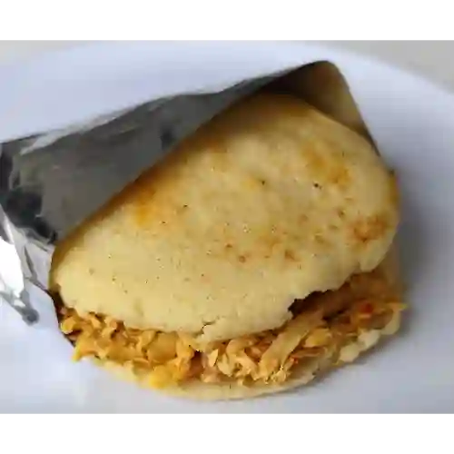 Arepa Rellena de Pollo Desmechado