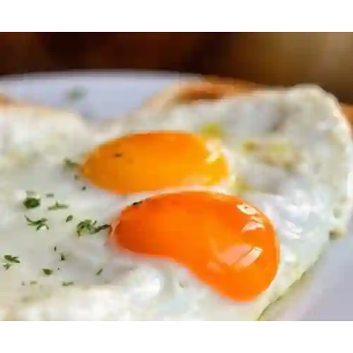 Huevos Fritos con Arepa Quesuda