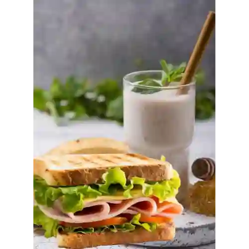 Sandwich de la Casa + Batido de Proteína