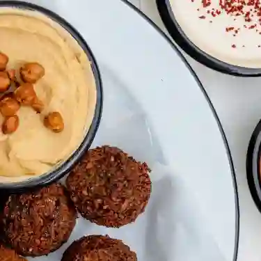 Falafel Con Hummus.