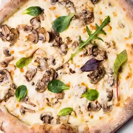 Pizza Pollo y Champiñones