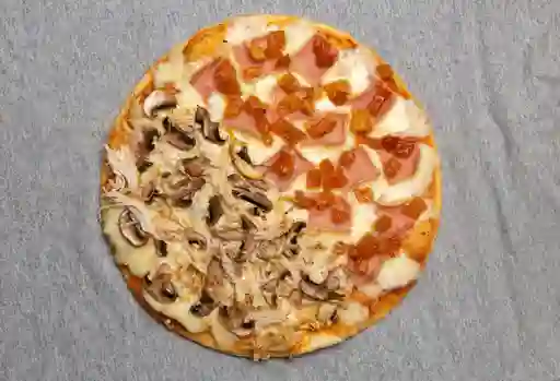 Mitad Pollo-champiñon Mitad Hawaiana