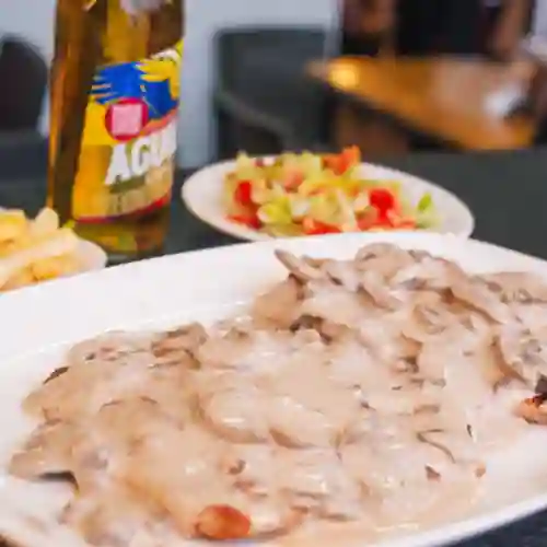 Medallones de Cerdo en Salsa de Champiñones