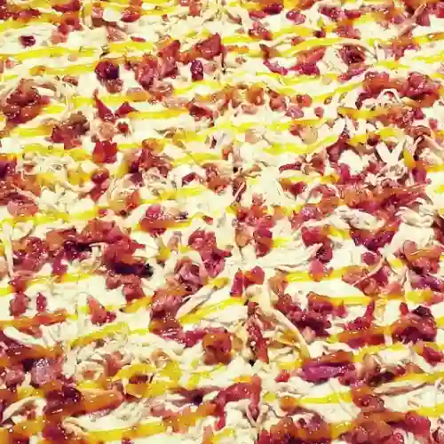 Pizza Pollo. Tocineta.y Miel Mostaza