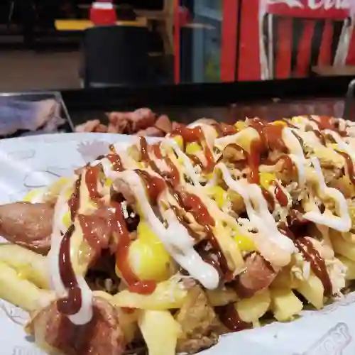 Salchipapa con Carne