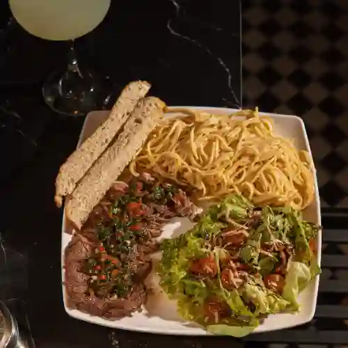 Pasta con Carne de Res a la Plancha