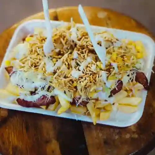 Salchipapa Ranchera y Maiz