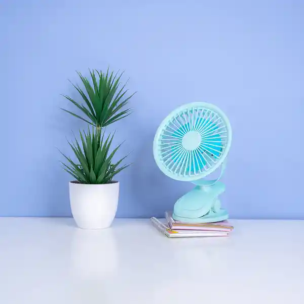 Ventilador de Escritorio Mini Con Clip Azul Miniso