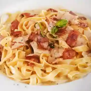 Fettuccine Carbonara Tocineta y Jamón