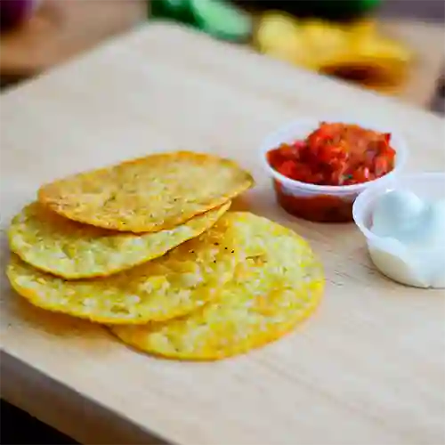 Patacones con Hogao y Suero Costeño