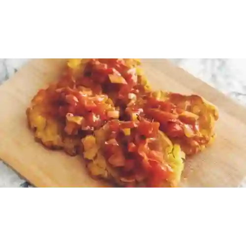 Patacón con Hogao