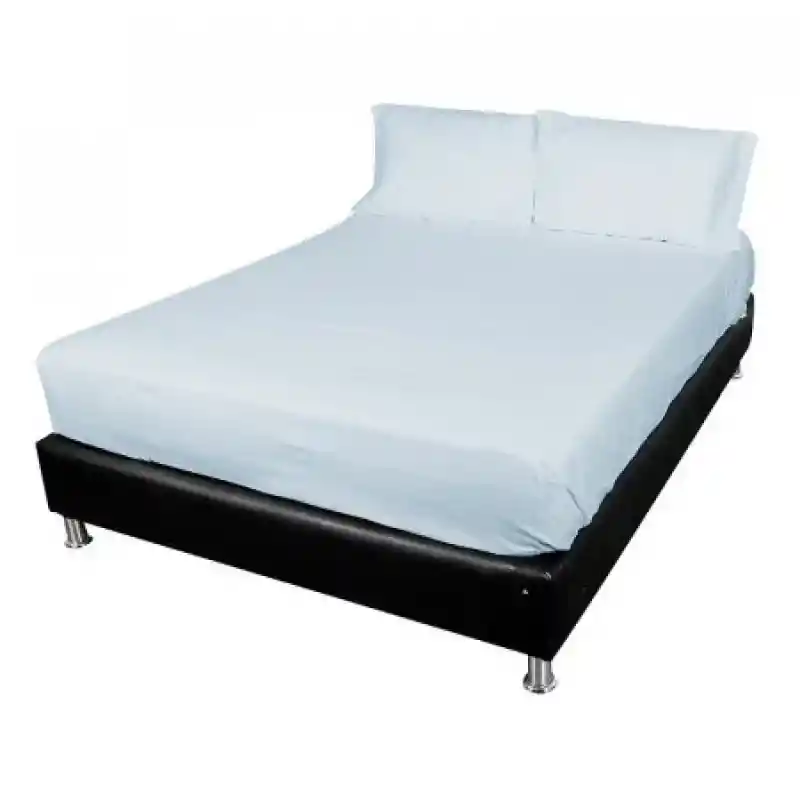 Incluye: Funda de 75 x 50 cm 2 Und + Sábana Ajustable de 160 x 190 x 25 cm 1 Und + Sábana Plana de 210 x 240 cm 1 Und. Juego de Sábanas Elaborado 100% en Poliéster. Color Azul. Para Cama Extradoble. Suave al Tacto. Elaborado en Pakistán. Sku 901809
