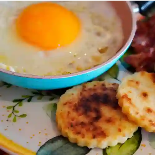 Huevos Fritos con Tocineta