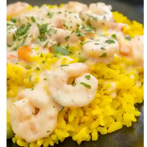 Arroz con Camarón y Salsa Queso.