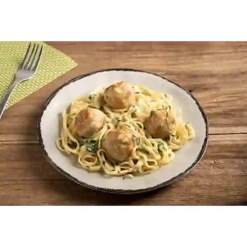 Fetuccini Albóndigas con Pollo