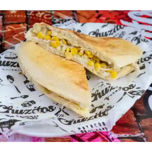 Sándwich Pollo Desmenuzado y Maíz