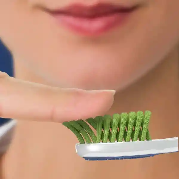 Oral-B Cepillo Dental Sensitive Encías Detox Extra Suave
