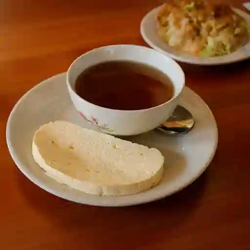 Agua de Panela con Queso