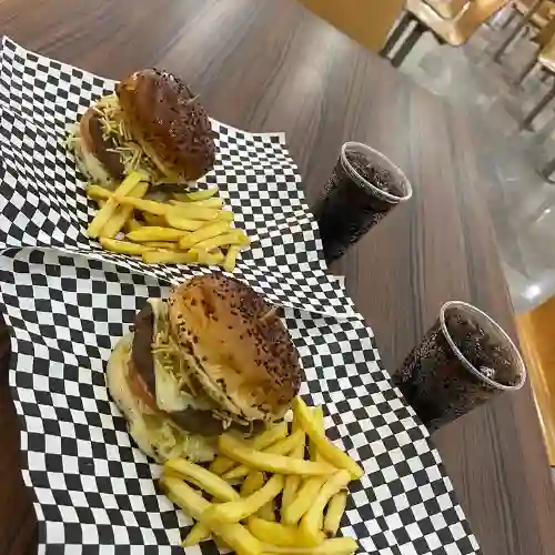 2 Santa Burger + 2 Papas + 2 Gaseosas