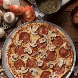 Pizza Pepperoni y Champiñones