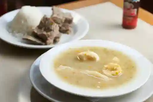 Sopa de Costilla Grande